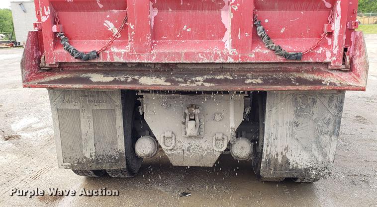 image for item DD4735 2000 Volvo WG dump truck