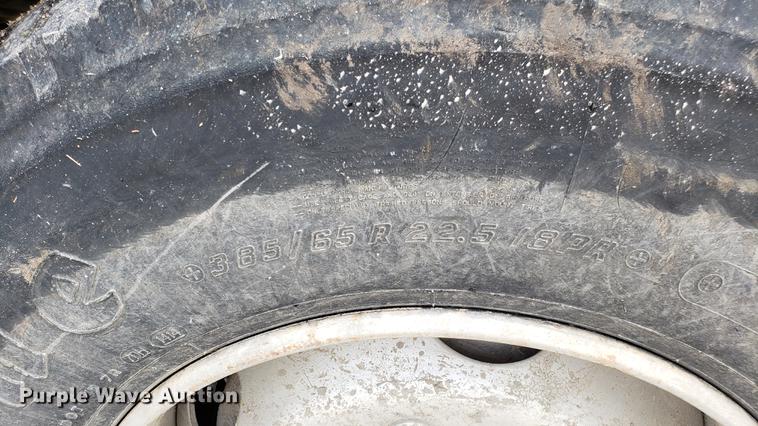 image for item DD4735 2000 Volvo WG dump truck