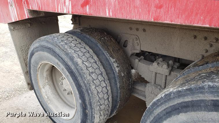 image for item DD4735 2000 Volvo WG dump truck