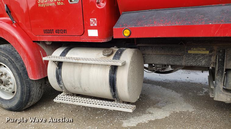 image for item DD4735 2000 Volvo WG dump truck