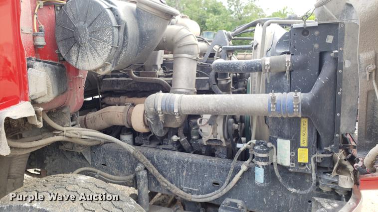 image for item DD4735 2000 Volvo WG dump truck