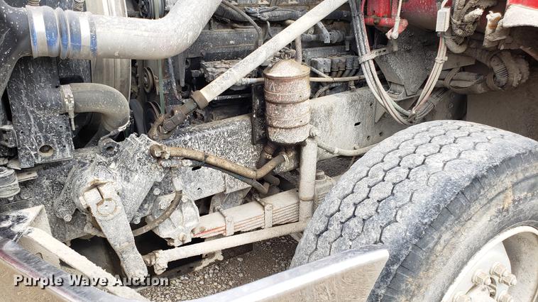 image for item DD4735 2000 Volvo WG dump truck