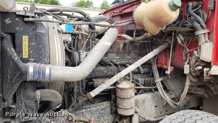 image for item DD4735 2000 Volvo WG dump truck