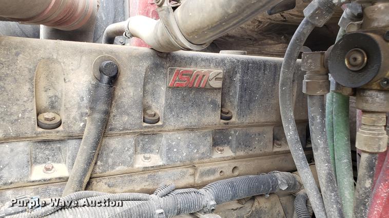 image for item DD4735 2000 Volvo WG dump truck