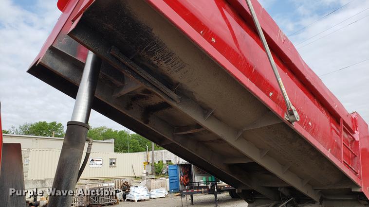 image for item DD4735 2000 Volvo WG dump truck