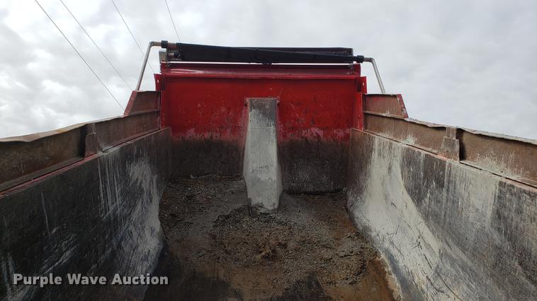 image for item DD4735 2000 Volvo WG dump truck