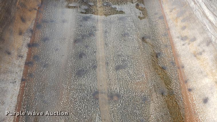 image for item DD4735 2000 Volvo WG dump truck