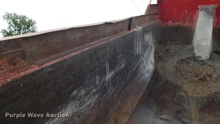 image for item DD4735 2000 Volvo WG dump truck