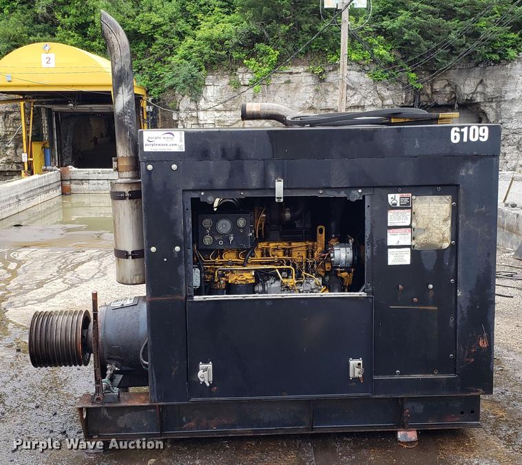 image for item DD4750 John Deere 8.1L six cylinder diesel engine