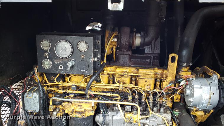image for item DD4750 John Deere 8.1L six cylinder diesel engine