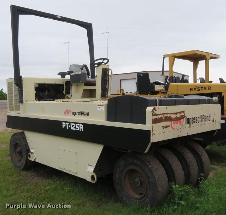 image for item DD7040 2003 Ingersoll Rand PT-125R pneumatic roller
