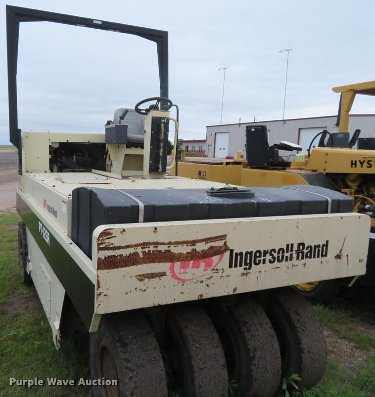 image for item DD7040 2003 Ingersoll Rand PT-125R pneumatic roller