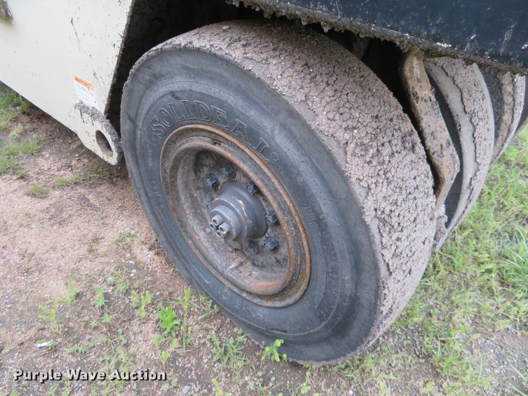 image for item DD7040 2003 Ingersoll Rand PT-125R pneumatic roller