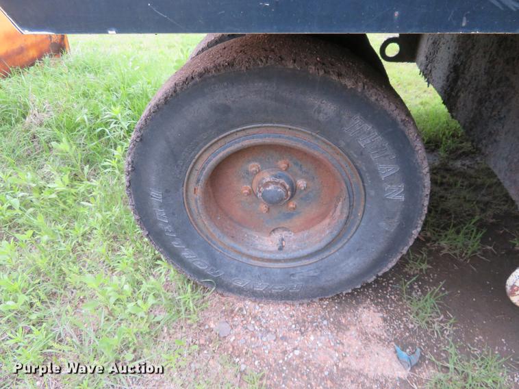 image for item DD7040 2003 Ingersoll Rand PT-125R pneumatic roller