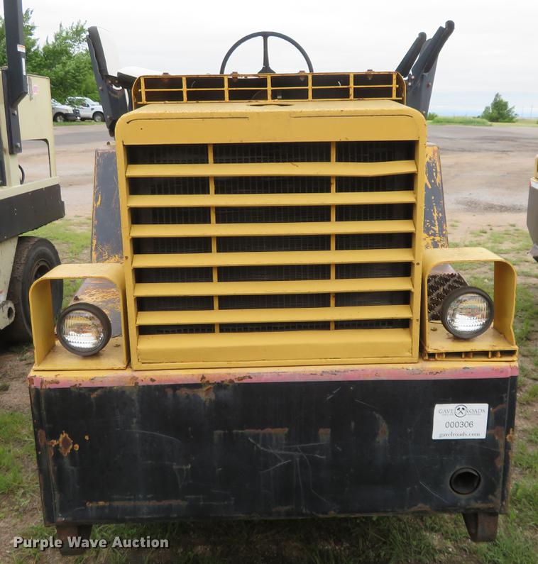 image for item DD7041 1993 Hyster C530A pneumatic roller