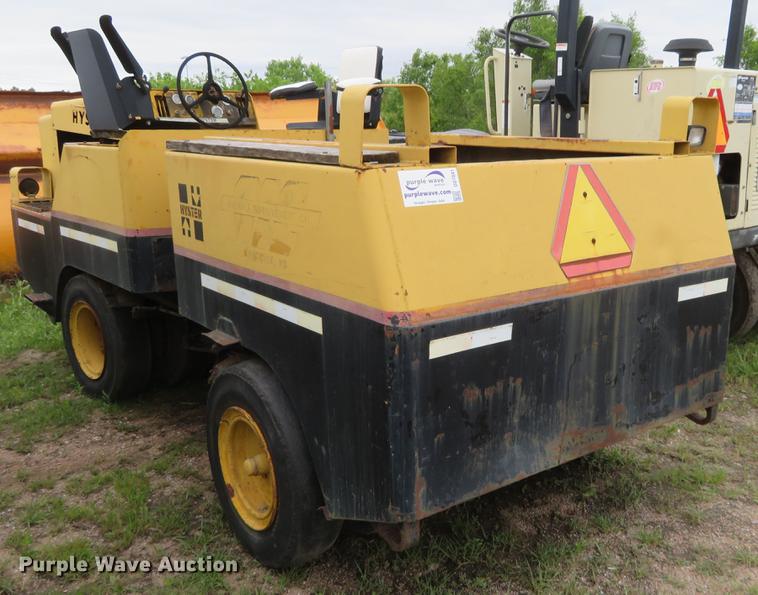 image for item DD7041 1993 Hyster C530A pneumatic roller