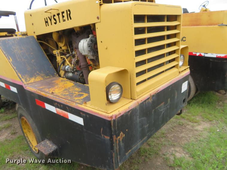 image for item DD7041 1993 Hyster C530A pneumatic roller