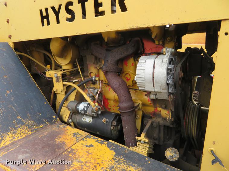 image for item DD7041 1993 Hyster C530A pneumatic roller