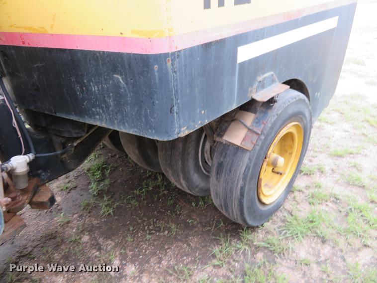 image for item DD7041 1993 Hyster C530A pneumatic roller