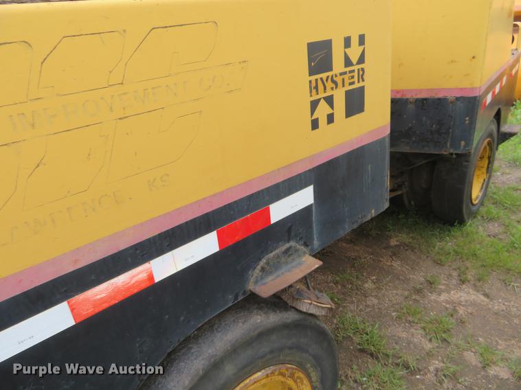 image for item DD7041 1993 Hyster C530A pneumatic roller