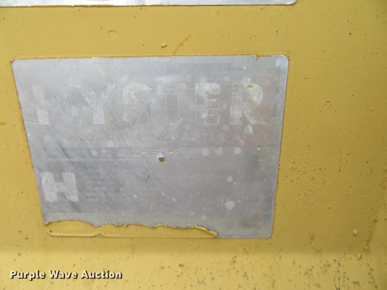 image for item DD7041 1993 Hyster C530A pneumatic roller