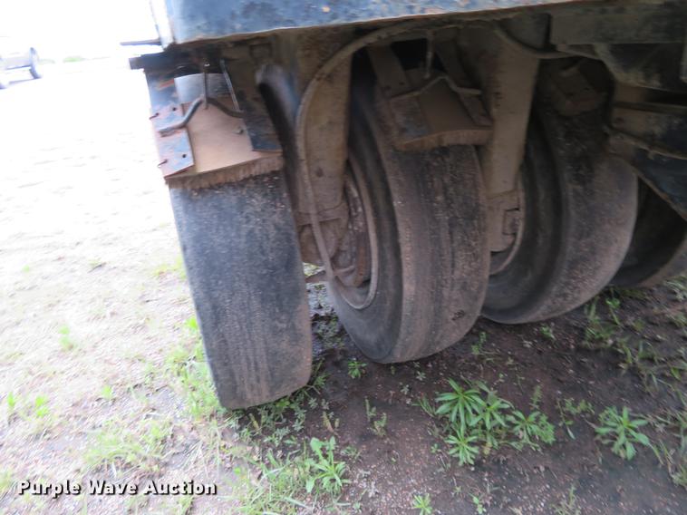 image for item DD7041 1993 Hyster C530A pneumatic roller