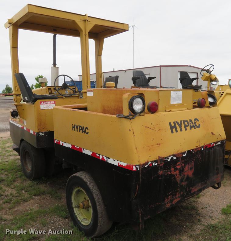 image for item DD7042 Hyster C530A pneumatic roller