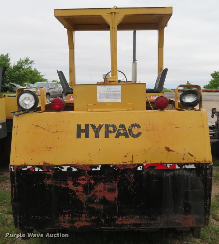 image for item DD7042 Hyster C530A pneumatic roller