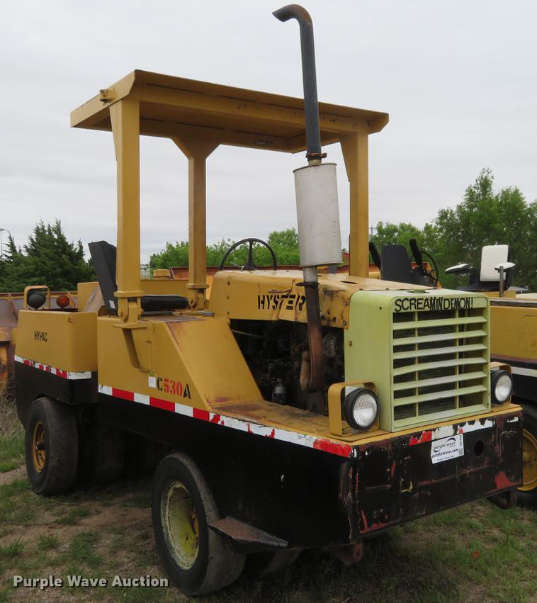 image for item DD7042 Hyster C530A pneumatic roller