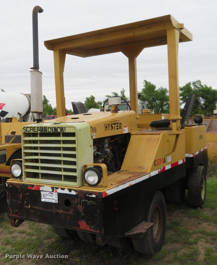 image for item DD7042 Hyster C530A pneumatic roller