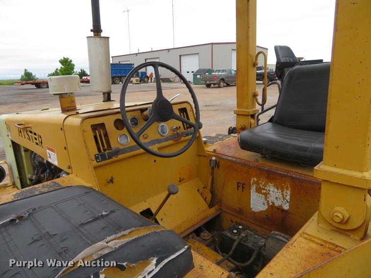 image for item DD7042 Hyster C530A pneumatic roller