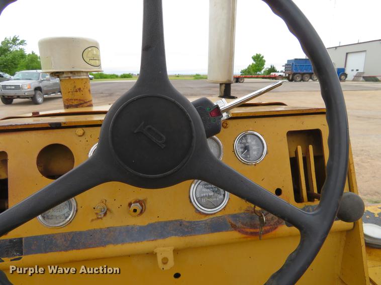 image for item DD7042 Hyster C530A pneumatic roller