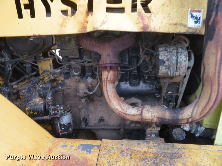 image for item DD7042 Hyster C530A pneumatic roller