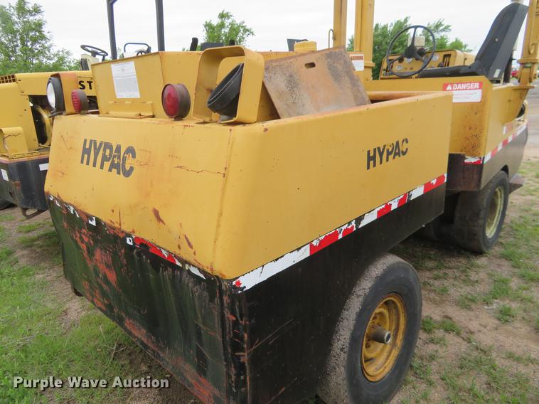 image for item DD7042 Hyster C530A pneumatic roller