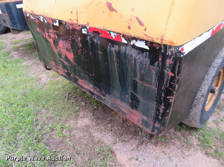 image for item DD7042 Hyster C530A pneumatic roller