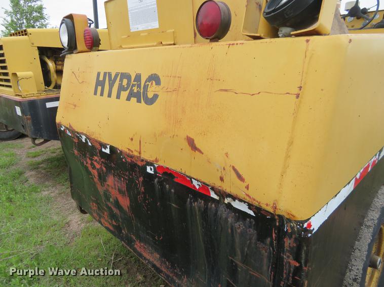 image for item DD7042 Hyster C530A pneumatic roller