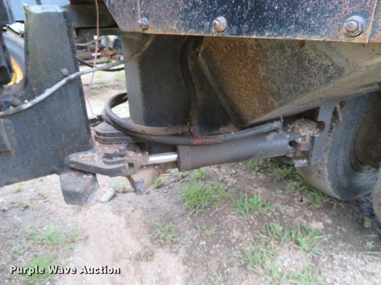 image for item DD7042 Hyster C530A pneumatic roller