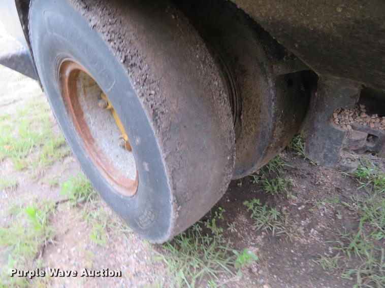 image for item DD7042 Hyster C530A pneumatic roller