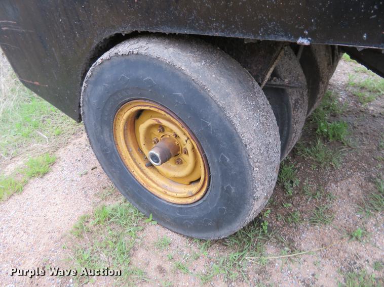 image for item DD7042 Hyster C530A pneumatic roller