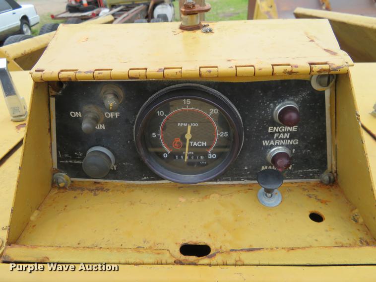 image for item DD7043 1989 Blaw Knox PF150 paver