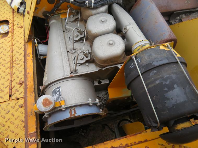 image for item DD7043 1989 Blaw Knox PF150 paver