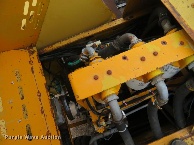 image for item DD7043 1989 Blaw Knox PF150 paver