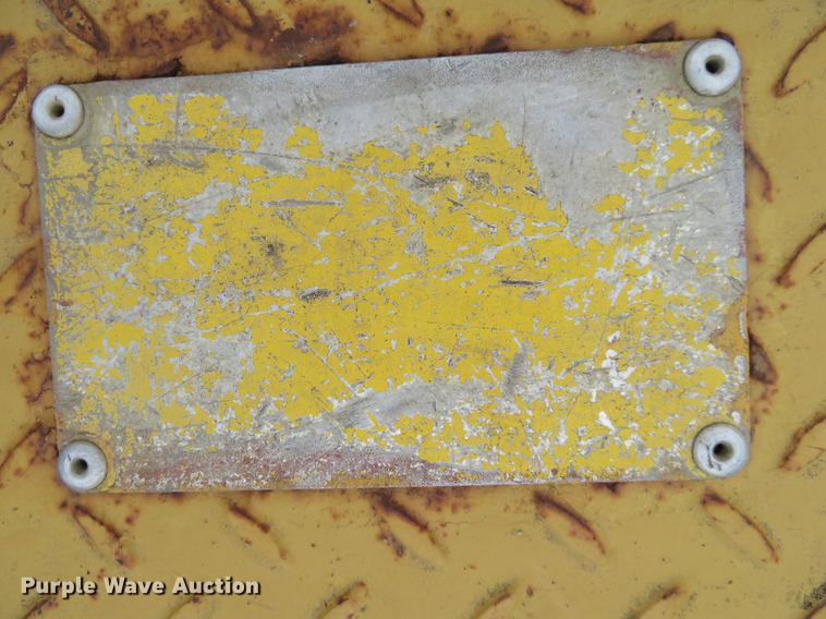 image for item DD7043 1989 Blaw Knox PF150 paver