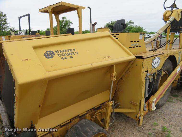 image for item DD7043 1989 Blaw Knox PF150 paver