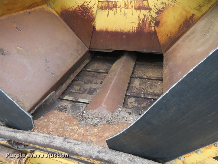 image for item DD7043 1989 Blaw Knox PF150 paver