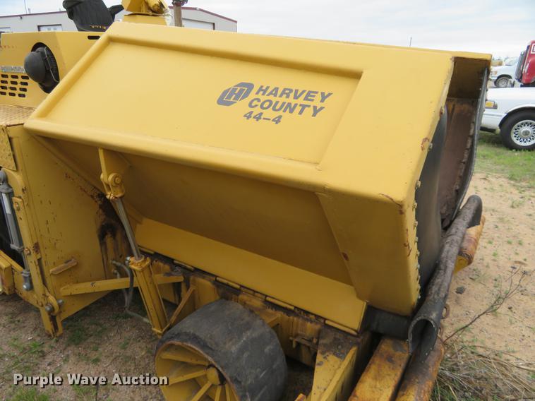 image for item DD7043 1989 Blaw Knox PF150 paver