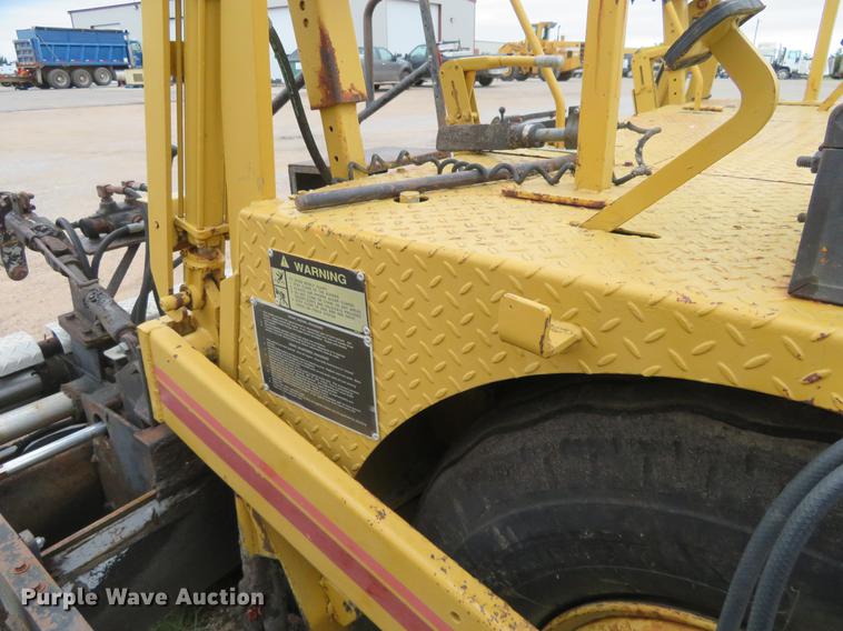 image for item DD7043 1989 Blaw Knox PF150 paver