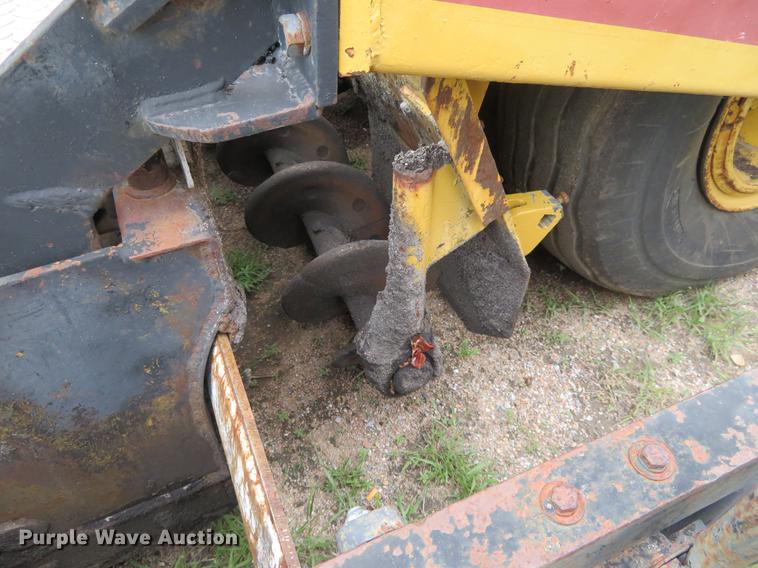 image for item DD7043 1989 Blaw Knox PF150 paver