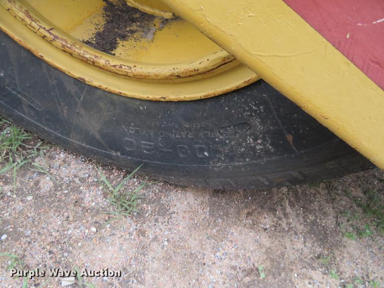 image for item DD7043 1989 Blaw Knox PF150 paver