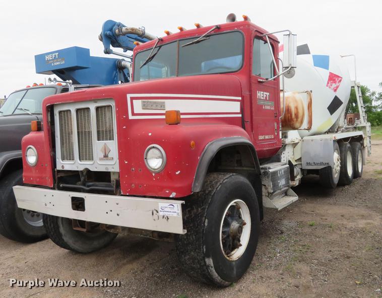 image for item DD7045 1991 International Paystar 5000 ready mix truck